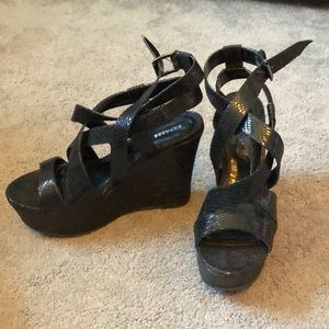 NWT Express gladiator platform sandal